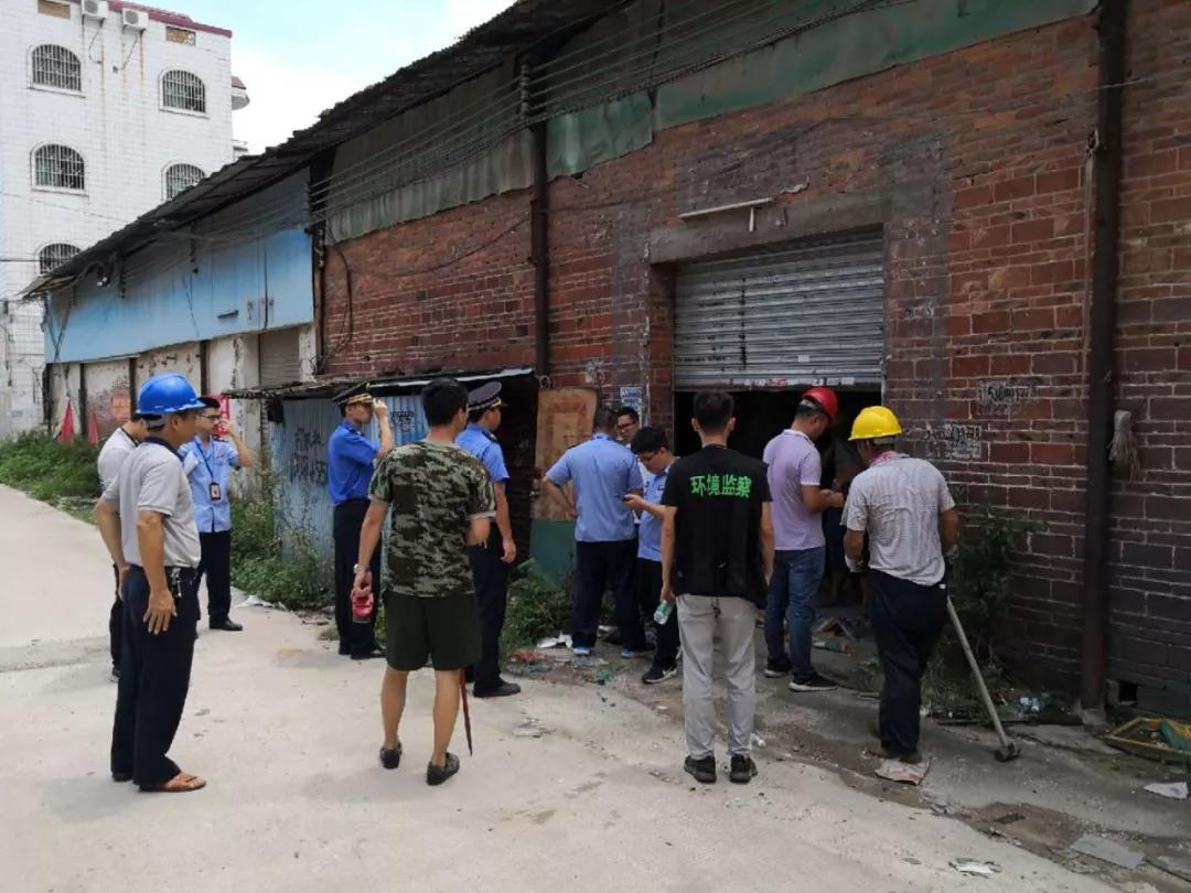 佛山市獅山鎮5家無證印花廠被查封(圖3) 佛山市獅山鎮5家無證印花廠被查封(圖3)