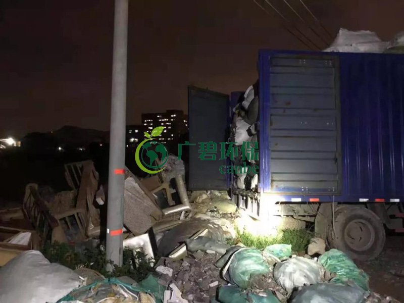 佛山南海九江鎮(zhèn)偷倒工業(yè)固體廢物 處罰款20000元(圖1) 佛山南海九江鎮(zhèn)偷倒工業(yè)固體廢物 處罰款20000元(圖1)